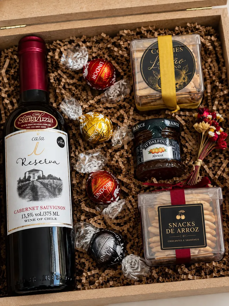 Kit Celebrar — Vinho Cabernet Sauvignon 375 ml, do Emprio Santa Luzia, Bombons Lindor Lindt, Cookies amanteigados de limão siciliano Soui, Mini geleia francesa St. Dalfour (imagem 2 de 2)