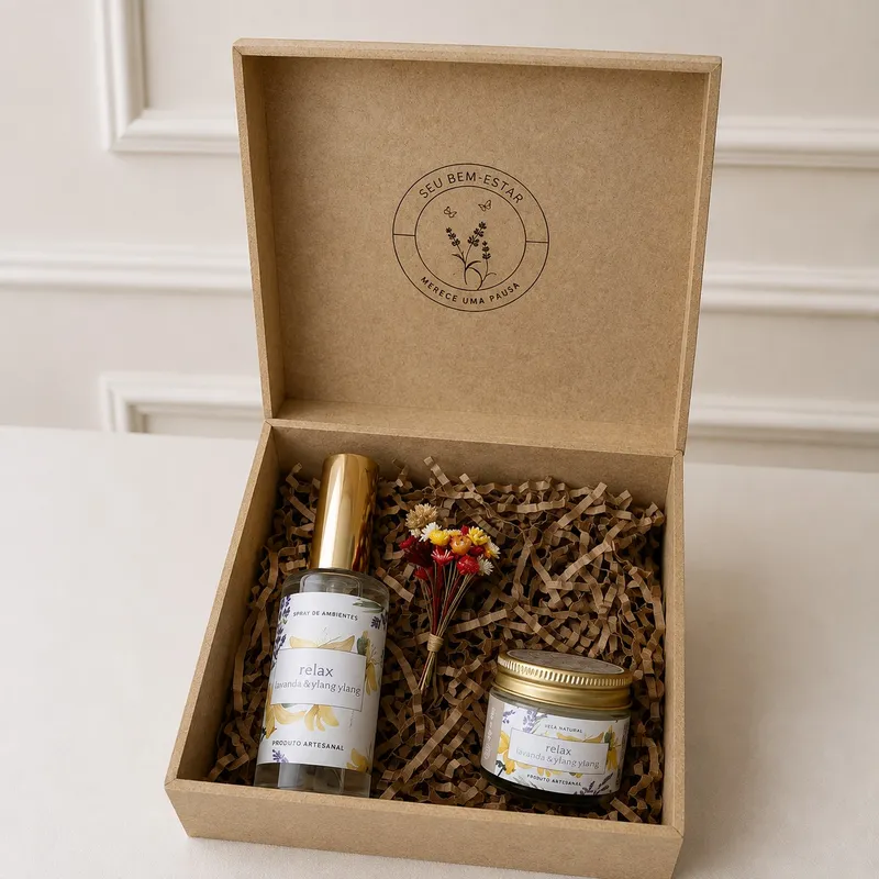 Kit Aromas & Bem-Estar (Spray e Vela) — Vela Natural, Spray de Ambientes, Mini buquê de flores secas, Caixa de madeira reutilizável e personalizável (imagem 2 de 2)