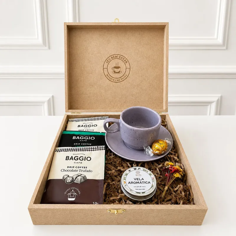 Kit Delicato Baggio — Caixa em madeira MDF com gravação interna, Xícara de cerâmica com pires, 3 doses individuais de Drip Coffee Baggio, em diferentes sabores, 1 chocolate Lindor Lindt (imagem 3 de 4)