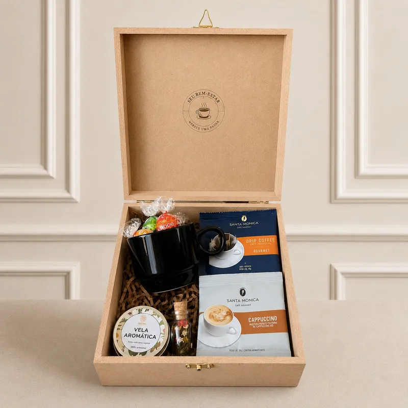 Kit Delicato - Café & Lindt — Xícara de Porcelana Esmaltada 150ml, Sachê Drip Coffee Santa Mônica, Sachê Cappuccino Cremoso, 4 Bombons Lindt ao Leite (imagem 1 de 2)