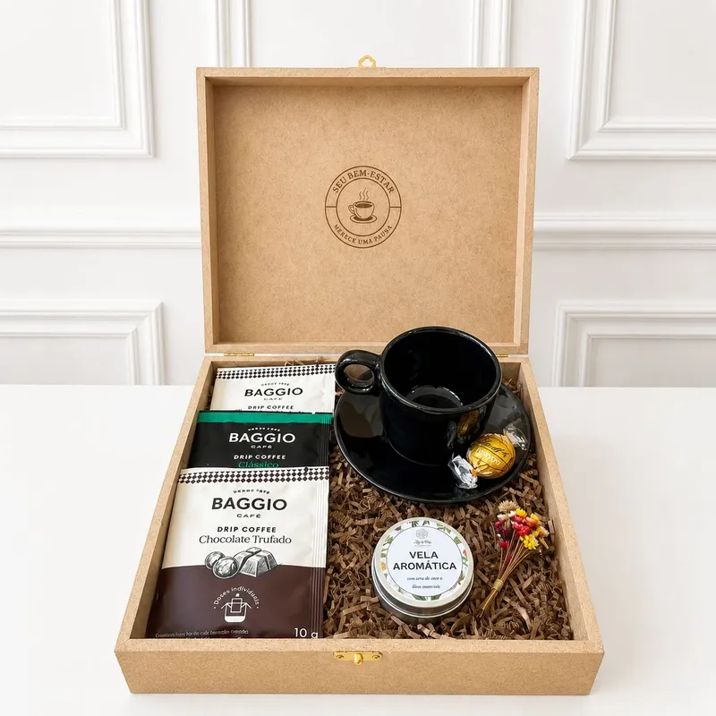 Kit Delicato Baggio — Caixa em madeira MDF com gravação interna, Xícara de cerâmica com pires, 3 doses individuais de Drip Coffee Baggio, em diferentes sabores, 1 chocolate Lindor Lindt (imagem 2 de 4)