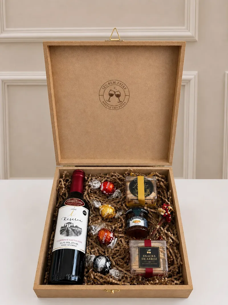 Kit Celebrar — Vinho Cabernet Sauvignon 375 ml, do Emprio Santa Luzia, Bombons Lindor Lindt, Cookies amanteigados de limão siciliano Soui, Mini geleia francesa St. Dalfour (imagem 1 de 2)