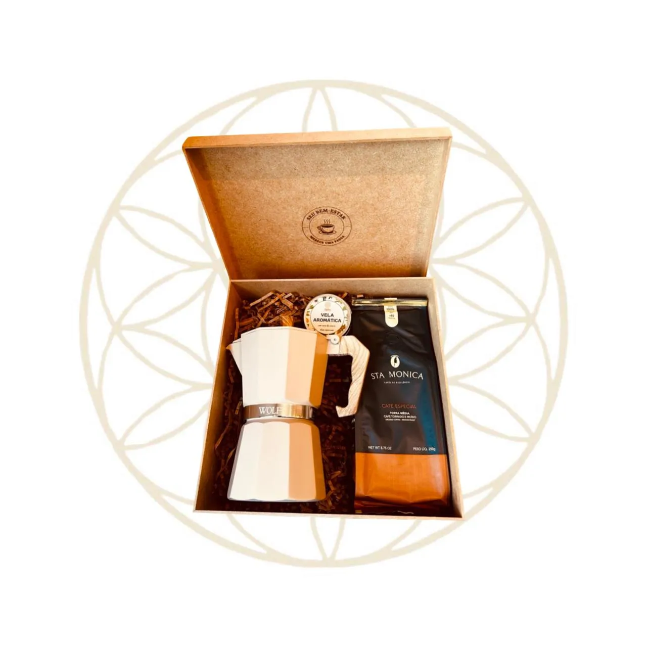 Kit Café Itália — Cafeteira Italiana, Café Moído Gourmet Santa Mônica 250g, Vela Aromática Natural de Latinha, Caixa de Madeira MDF (imagem 2 de 2)