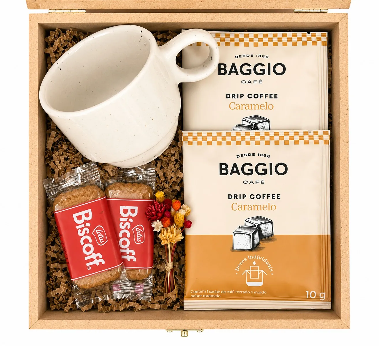 Kit Pausa Caramelo — Caneca artesanal em cerâmica esmaltada (diversas opções de cores), 2 sachês de Drip Coffee Baggio Caramelo, 2 biscoitos Lotus Biscoff, Mini buquê de flores secas decorativas (imagem 2 de 2)